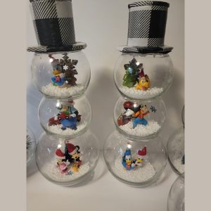 Snowglobe snowmen